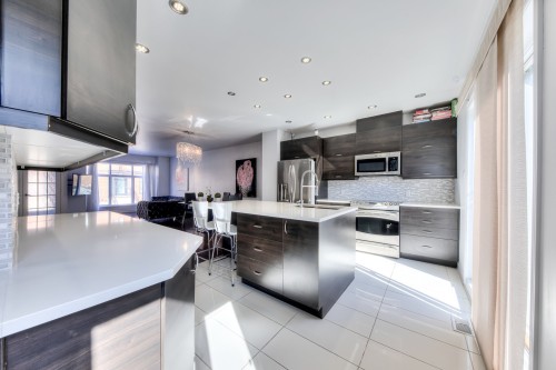 Cuisine - 404 Av. Mousseau-Vermette, Dorval, QC - Indoor Photo Showing Kitchen With Upgraded Kitchen