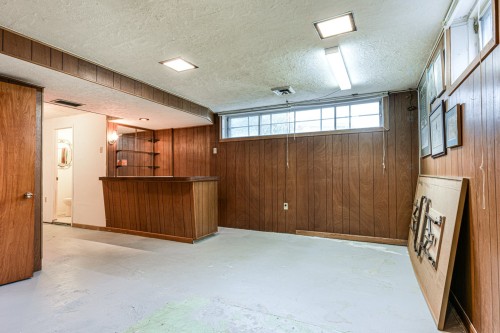 Salle familiale - 5870 Rue Arthur, Brossard, QC - Indoor