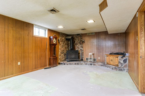 Salle familiale - 5870 Rue Arthur, Brossard, QC - Indoor Photo Showing Basement