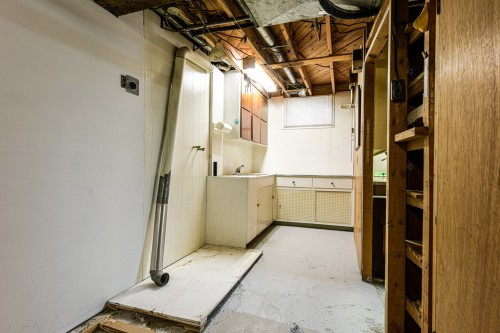 Salle de lavage - 5870 Rue Arthur, Brossard, QC - Indoor Photo Showing Basement
