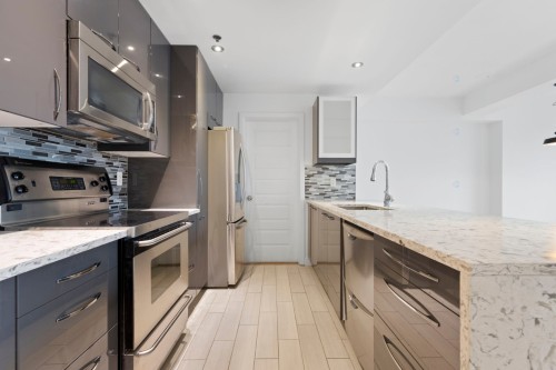 Cuisine - 900-1449 Rue St-Alexandre, Montréal (Ville-Marie), QC - Indoor Photo Showing Kitchen With Upgraded Kitchen