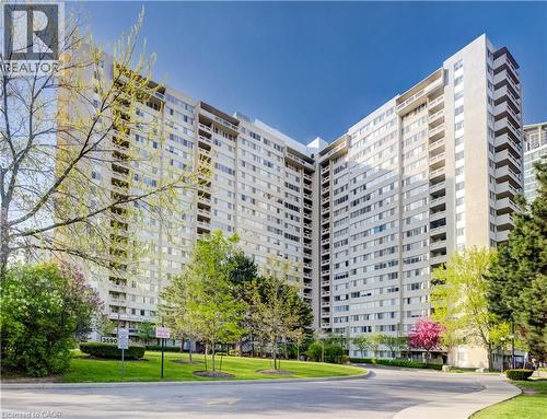 3590 KANEFF Crescent Unit# 2013  Mississauga, ON L5A 3X3