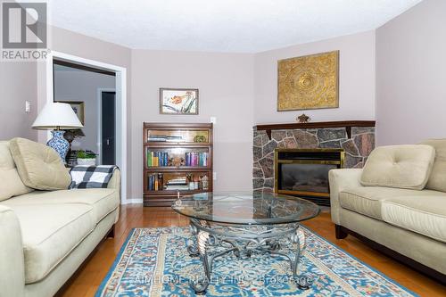 3295 Bloomfield Drive, Mississauga, ON - Indoor Photo Showing Kitchen