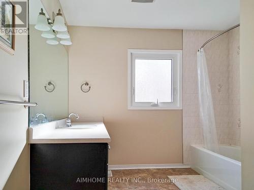 3295 Bloomfield Drive, Mississauga, ON - Indoor Photo Showing Bedroom