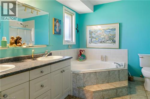 Ensuite Bathroom - 61 Devils Creek Drive, Cambridge, ON - Indoor Photo Showing Bathroom