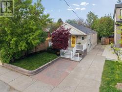 31 MACHOCKIE ROAD Toronto, ON M4C 3M5