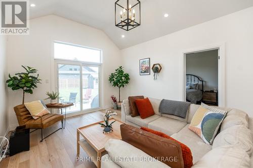 51 Compass Trail, Central Elgin, ON - Indoor Photo Showing Living Room