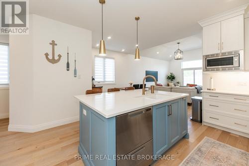 51 Compass Trail, Central Elgin, ON - Indoor Photo Showing Kitchen With Upgraded Kitchen