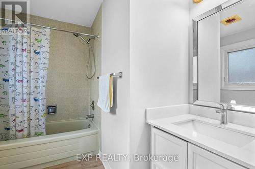 24 Juniper Crescent, Markham, ON - Indoor Photo Showing Bathroom