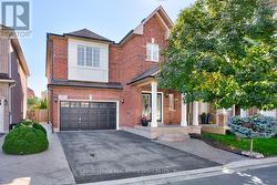 466 THISTLE GLEN LANE  Oakville, ON L6H 7A5