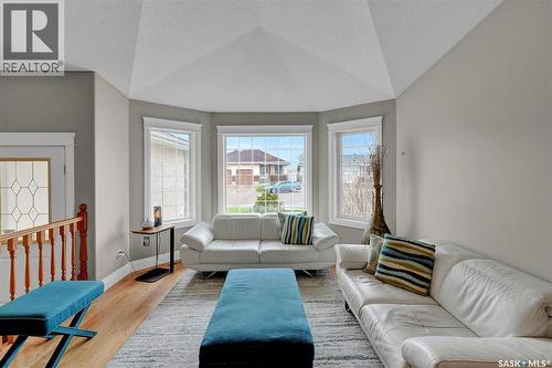 8531 Thurston Crescent, Regina, SK - Indoor Photo Showing Living Room