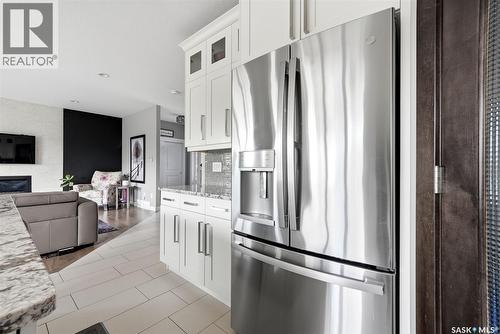 3930 Sandhill Crescent, Regina, SK - Indoor Photo Showing Kitchen With Stainless Steel Kitchen