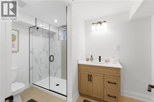374 East 13Th Street, Hamilton, ON - Indoor Photo Showing Bathroom