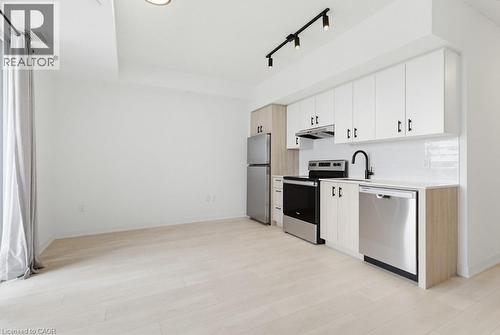 4878 Powers Common Unit# 208, Burlington, ON - Indoor Photo Showing Kitchen