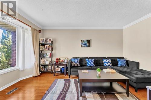 108 Candy Crescent, Brampton, ON - Indoor Photo Showing Living Room