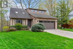 11 CRAWFORD COURT  Hamilton, ON L9H 6G2