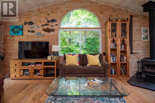294 Everett Drive, Parry Sound Remote Area (Restoule), ON - Indoor Photo Showing Living Room