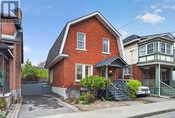 30 ROSLYN AVENUE  Ottawa, ON K1S 4W3