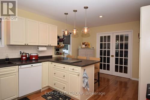1 Quaker Court, Prince Edward County (Wellington Ward), ON - Indoor Photo Showing Kitchen