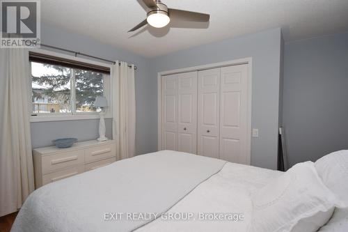 1 Quaker Court, Prince Edward County (Wellington Ward), ON - Indoor Photo Showing Bedroom