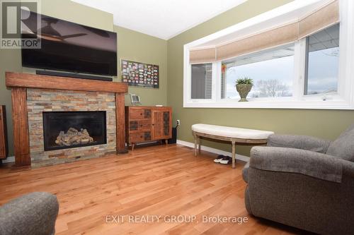 1 Quaker Court, Prince Edward County (Wellington Ward), ON - Indoor Photo Showing Living Room With Fireplace