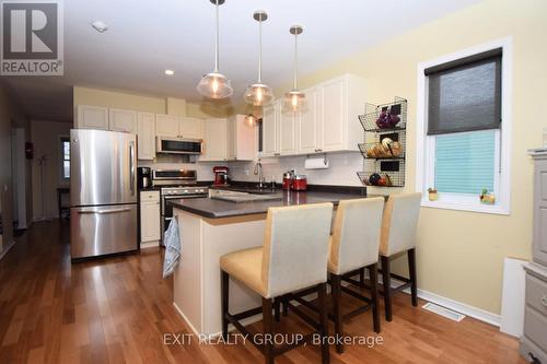 1 Quaker Court, Prince Edward County (Wellington Ward), ON - Indoor Photo Showing Kitchen
