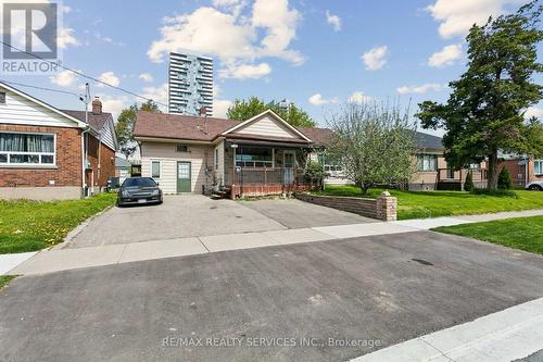 30 EASTERN AVENUE  Brampton, ON L6W 1X6