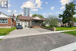 30 EASTERN AVENUE  Brampton, ON L6W 1X6