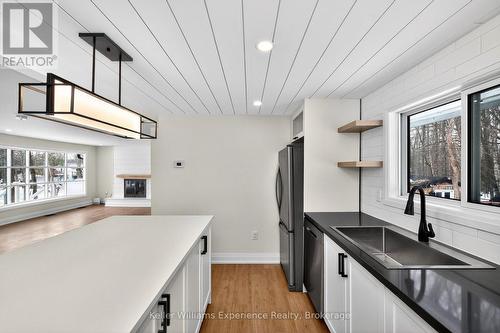 29 Nida Drive, Tiny, ON - Indoor Photo Showing Kitchen