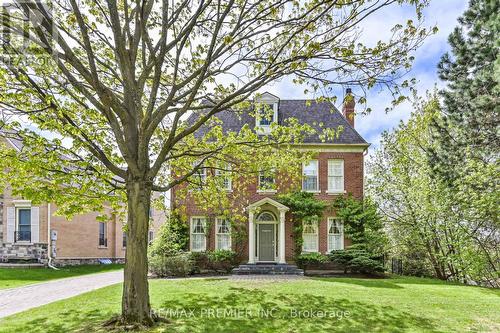 25 HIGHGROVE CRESCENT  Richmond Hill, ON L4C 7W9