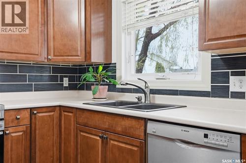 314 Waterbury Road E, Saskatoon, SK - Indoor Photo Showing Kitchen With Double Sink