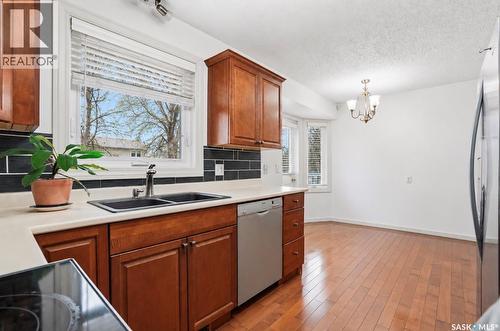 314 Waterbury Road E, Saskatoon, SK - Indoor Photo Showing Kitchen With Double Sink