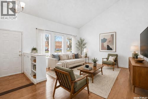 314 Waterbury Road E, Saskatoon, SK - Indoor Photo Showing Living Room