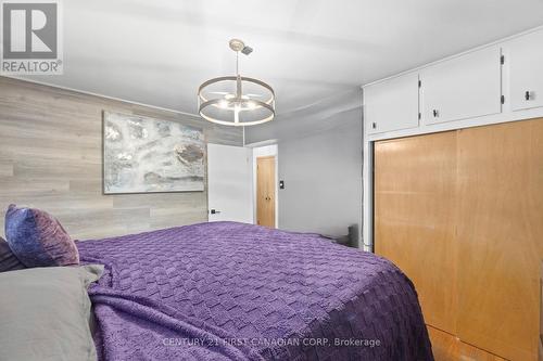 58 Centre Crescent N, London South (South D), ON - Indoor Photo Showing Bedroom