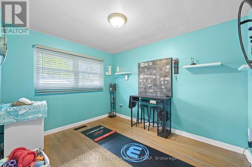 58 Centre Crescent N, London South (South D), ON - Indoor Photo Showing Other Room