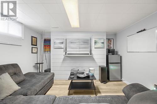58 Centre Crescent N, London South (South D), ON - Indoor