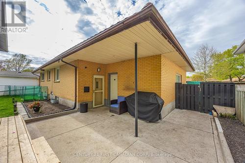 58 Centre Crescent N, London South (South D), ON - Outdoor With Exterior