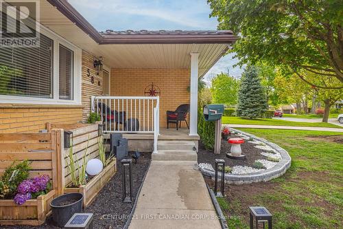 58 Centre Crescent N, London South (South D), ON - Outdoor