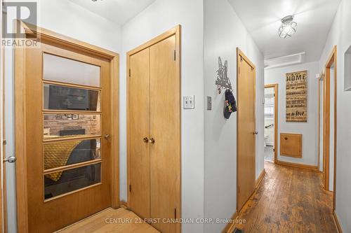 58 Centre Crescent N, London South (South D), ON - Indoor Photo Showing Other Room