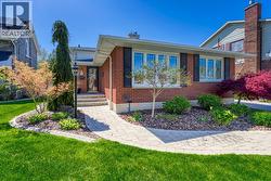 12 Fort STREET Point Edward, ON N7V 1M2
