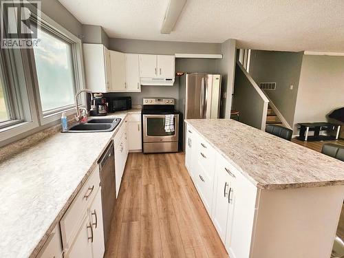 620 Yates Crescent, Faro, YT - Indoor Photo Showing Kitchen With Double Sink