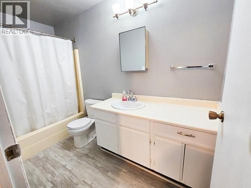 620 Yates Crescent, Faro, YT - Indoor Photo Showing Bathroom