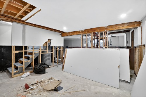 Sous-sol - 19470 Boul. Elkas, Kirkland, QC - Indoor Photo Showing Basement