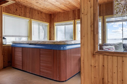 Spa - 617 Ch. Bord-De-L'Eau S., Noyan, QC 