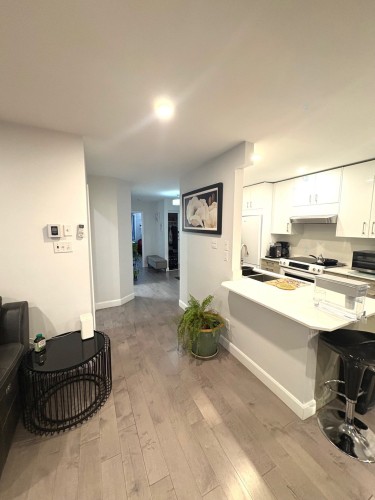 Cuisine - 208-3073 Rue Édouard-Montpetit, Laval (Chomedey), QC - Indoor