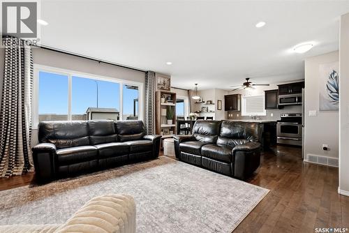 5038 Anthony Way, Regina, SK - Indoor Photo Showing Living Room