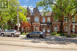 3 - 167 BROADVIEW AVENUE Toronto, ON M4M 2G3