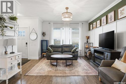431 Eaton Lane, Saskatoon, SK - Indoor Photo Showing Living Room