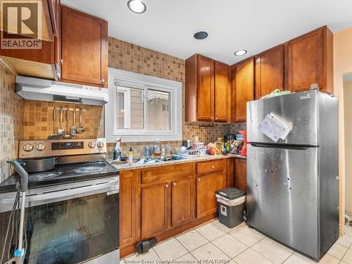 836 Elliott, Windsor, ON - Indoor Photo Showing Kitchen With Double Sink