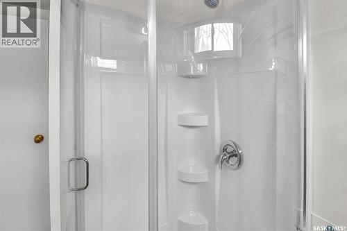 312 Mckinnon Avenue S, Saskatoon, SK - Indoor Photo Showing Bathroom